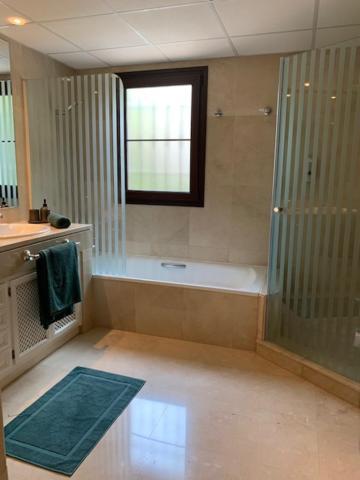 Beach And Golf Resort La Perla Miguel Adults Only Marbella Exteriör bild